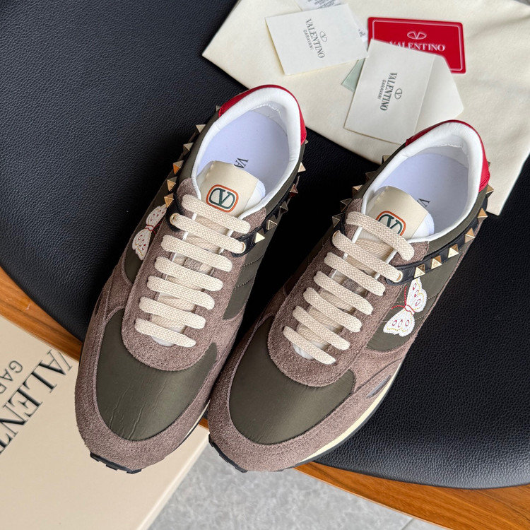 اسنیکر برند Valentino