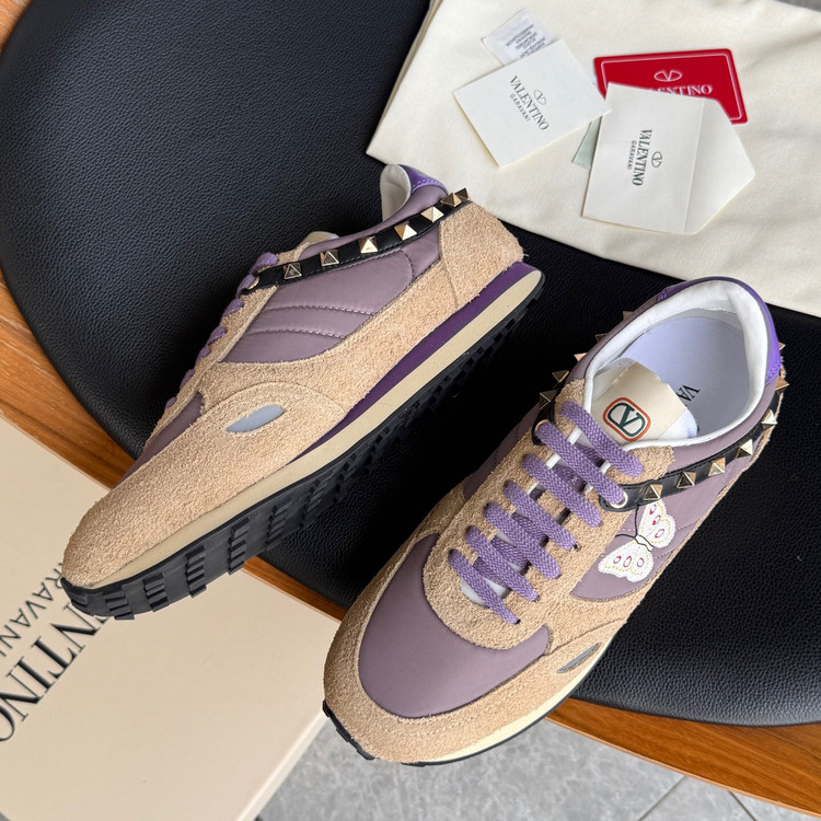 اسنیکر برند Valentino