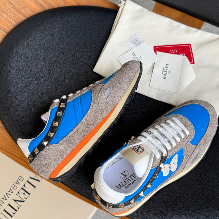 اسنیکر برند Valentino