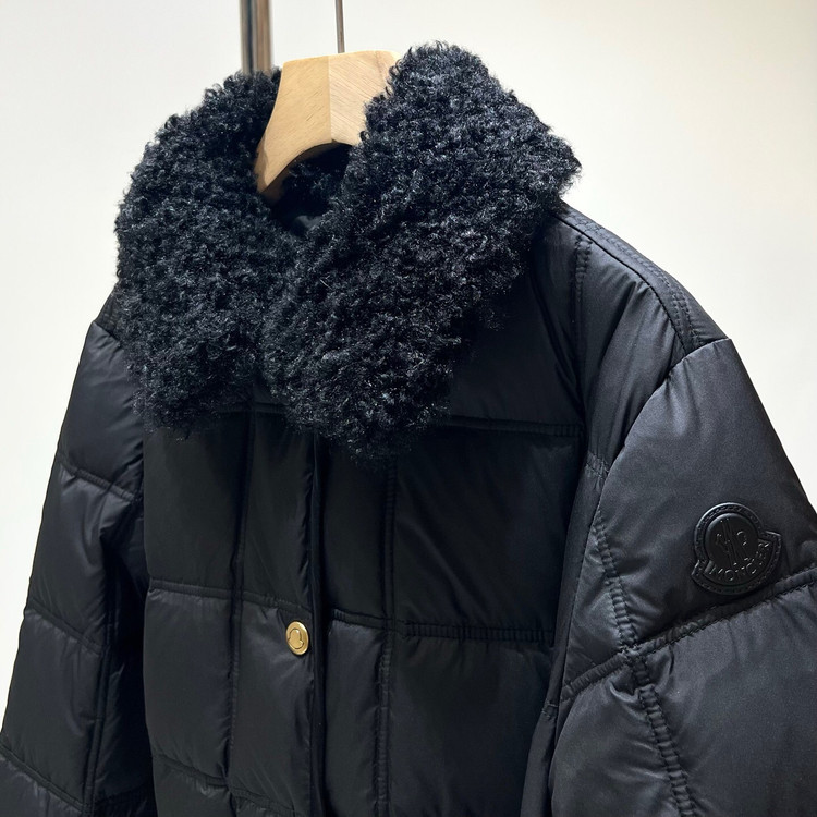 کاپشن زنانه برند Moncler