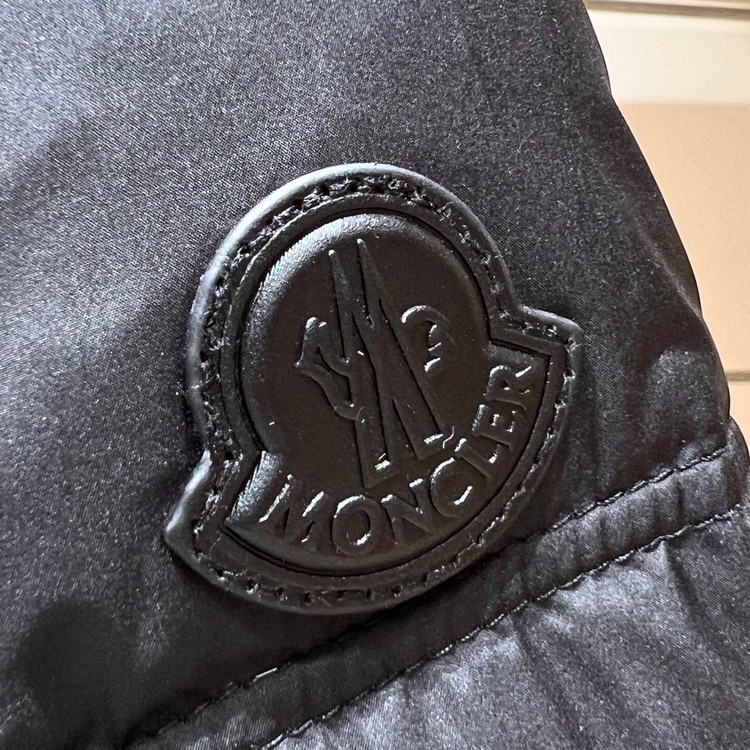کاپشن زنانه برند Moncler