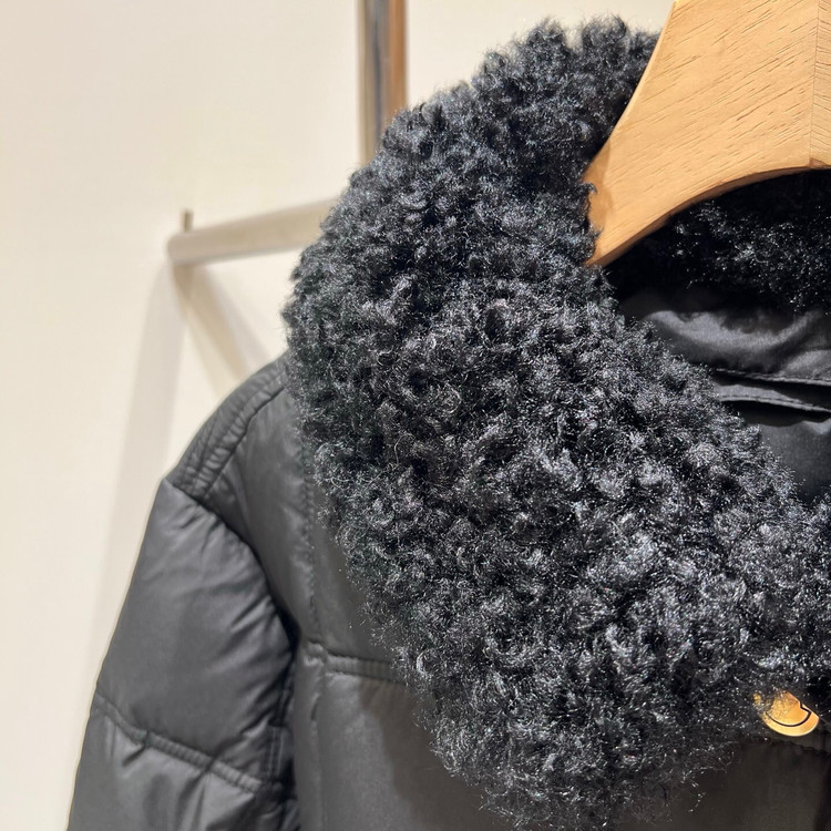 کاپشن زنانه برند Moncler
