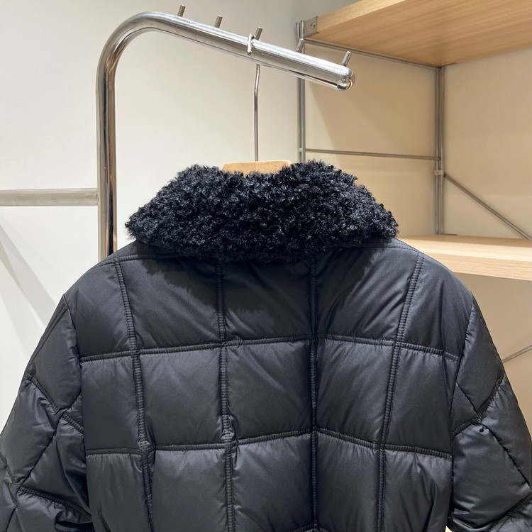 کاپشن زنانه برند Moncler