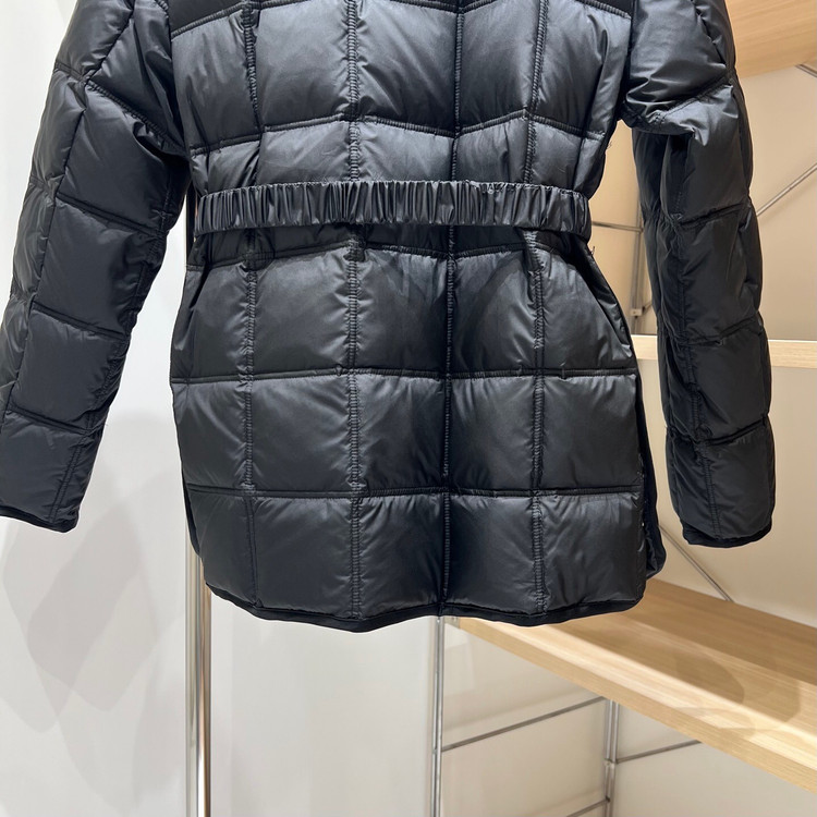 کاپشن زنانه برند Moncler