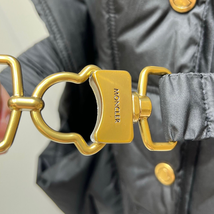 کاپشن زنانه برند Moncler