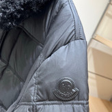 کاپشن زنانه برند Moncler