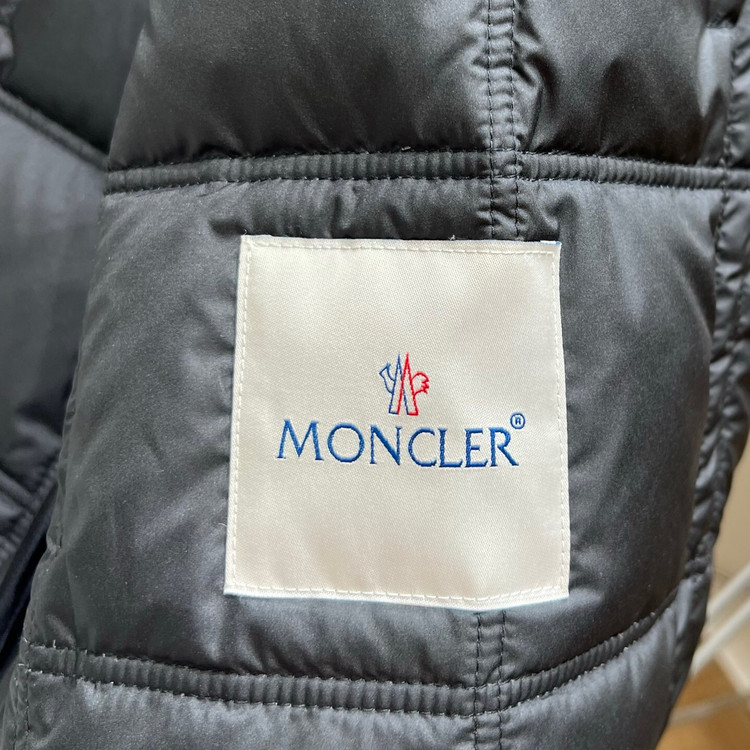کاپشن زنانه برند Moncler