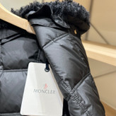 کاپشن زنانه برند Moncler