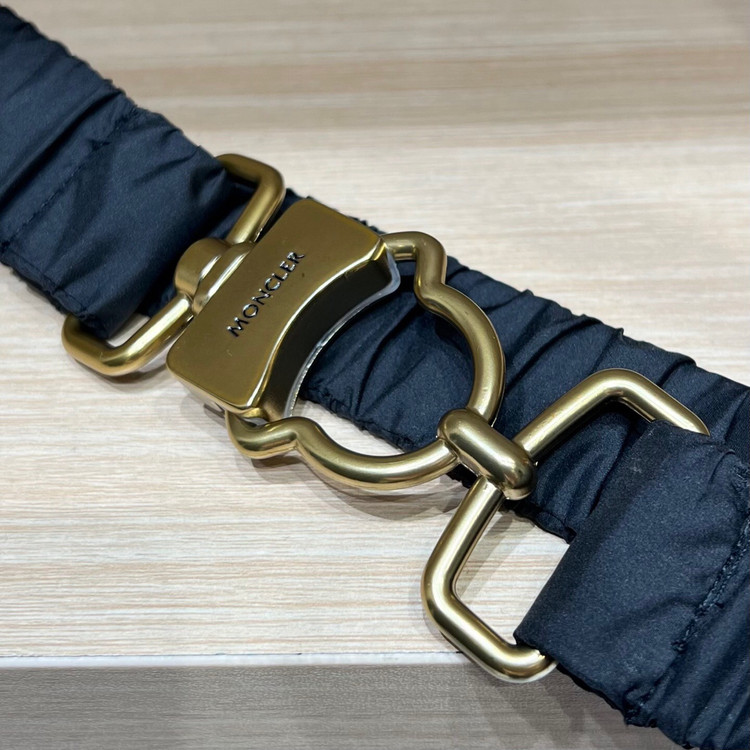 کاپشن زنانه برند Moncler