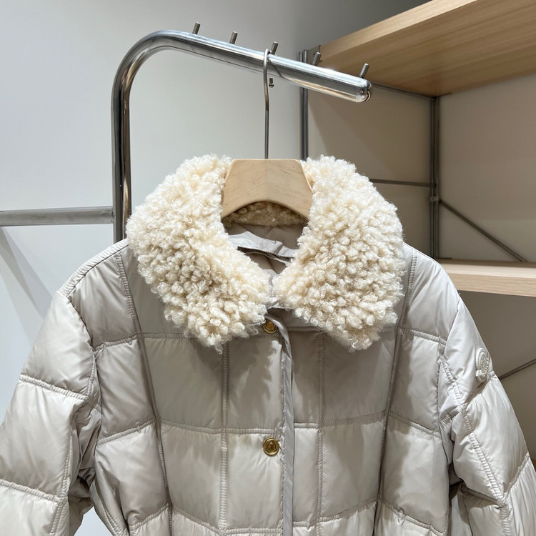 کاپشن زنانه برند Moncler