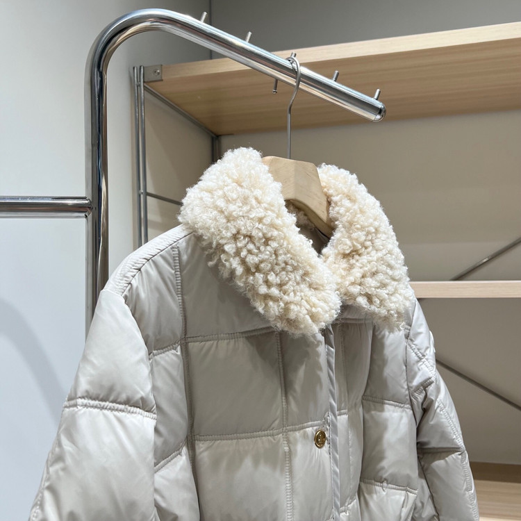 کاپشن زنانه برند Moncler