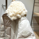 کاپشن زنانه برند Moncler