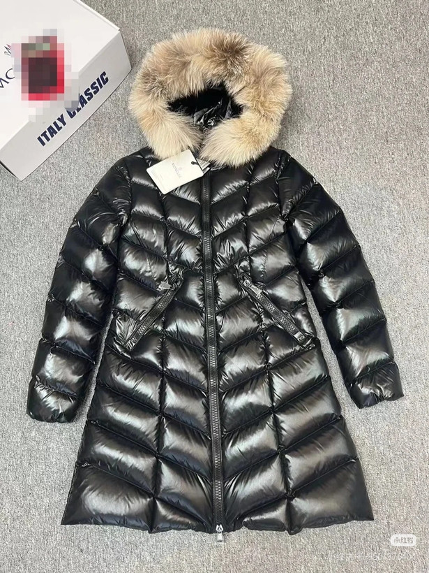 کاپشن زنانه برند Moncler