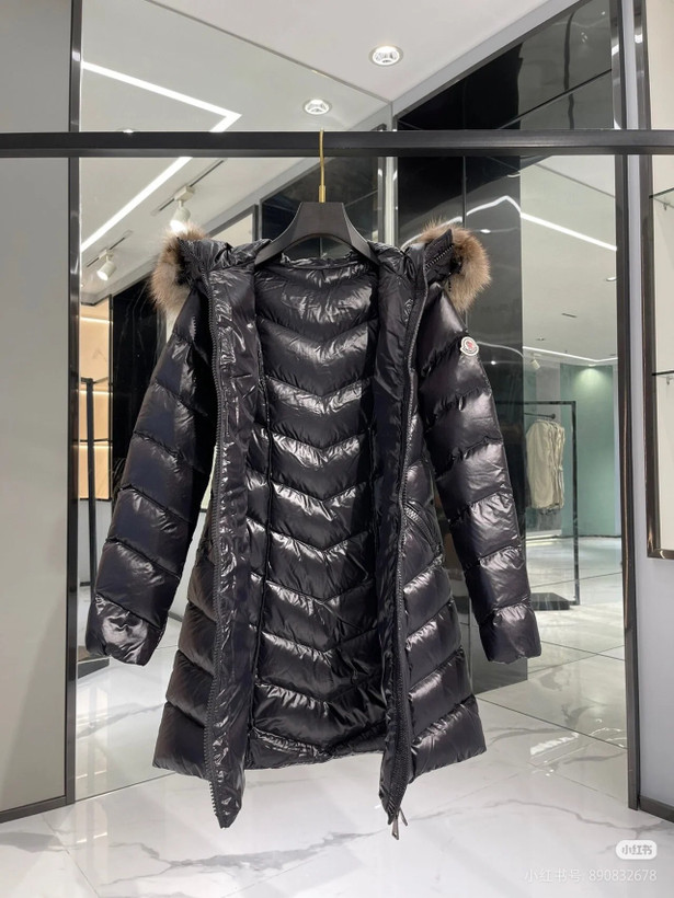 کاپشن زنانه برند Moncler