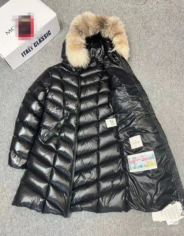 کاپشن زنانه برند Moncler