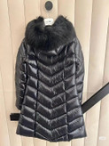 کاپشن زنانه برند Moncler