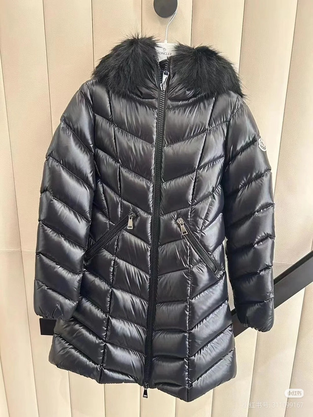 کاپشن زنانه برند Moncler