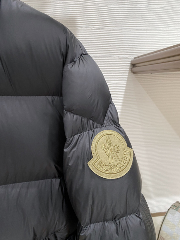 کاپشن مردانه برند Moncler
