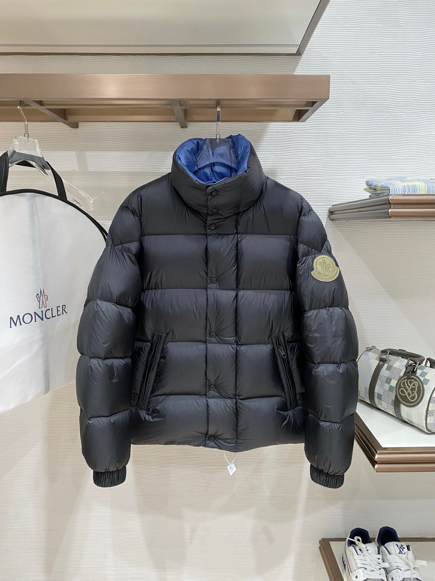کاپشن مردانه برند Moncler