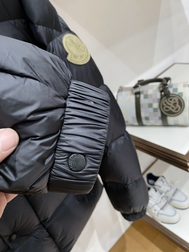 کاپشن مردانه برند Moncler