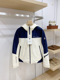 کاپشن برند Moncler