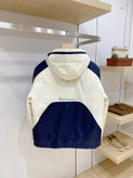 کاپشن برند Moncler