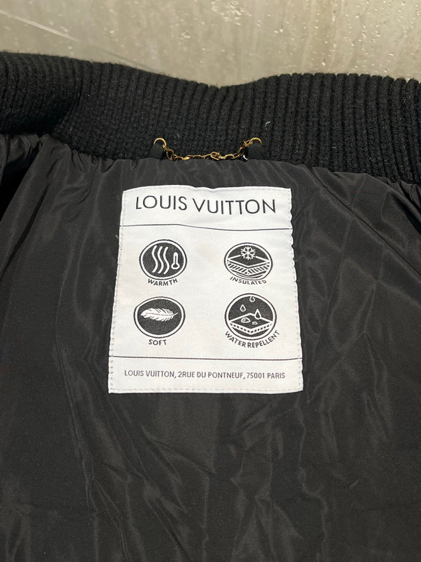 کاپشن برند Louis Vuitton