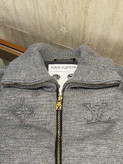 کاپشن برند Louis Vuitton