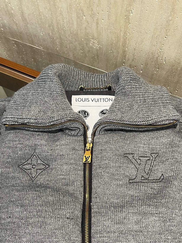 کاپشن برند Louis Vuitton