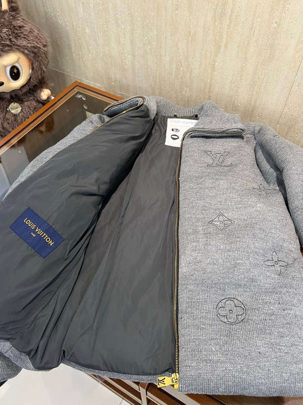 کاپشن برند Louis Vuitton