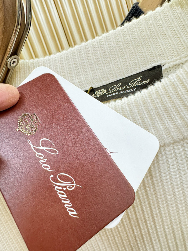 بافت یقه گرد مردانه برند Loro piana