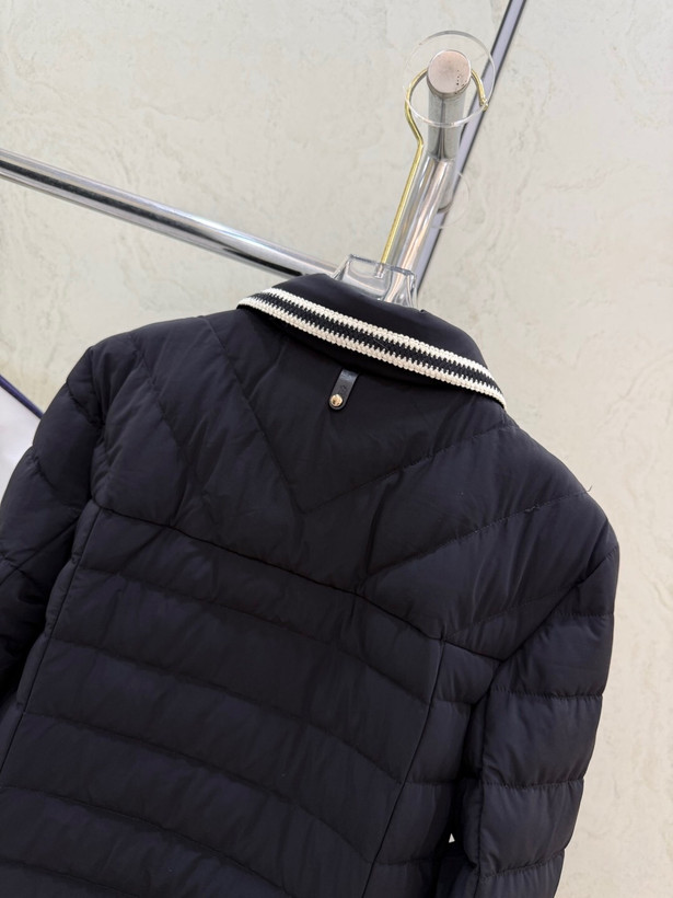 کاپشن زنانه برند Moncler