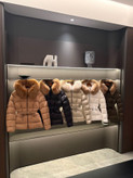 کاپشن زنانه برند Moncler