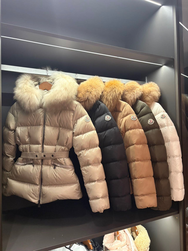 کاپشن زنانه برند Moncler