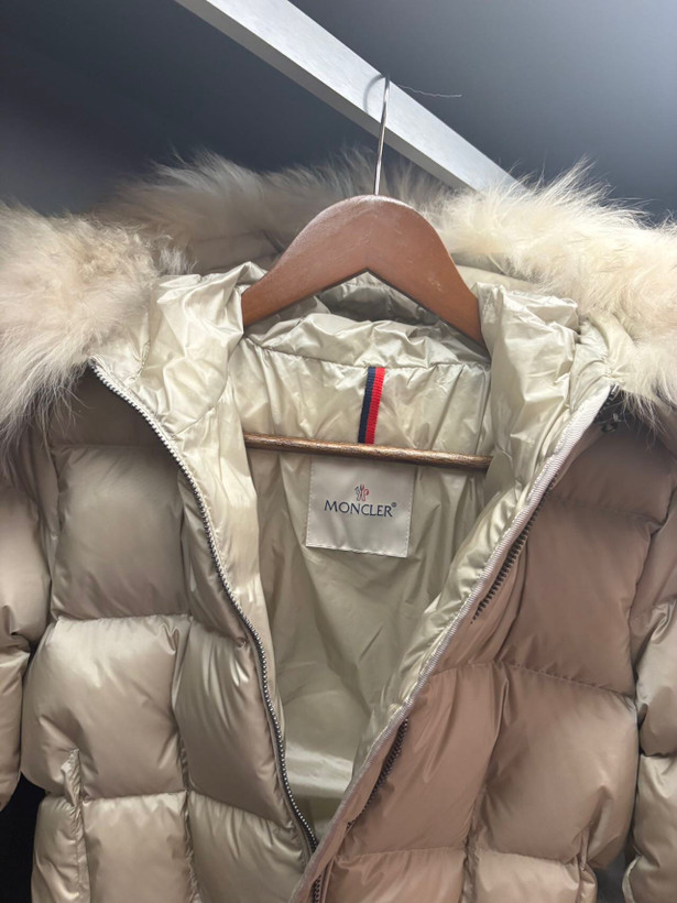 کاپشن زنانه برند Moncler