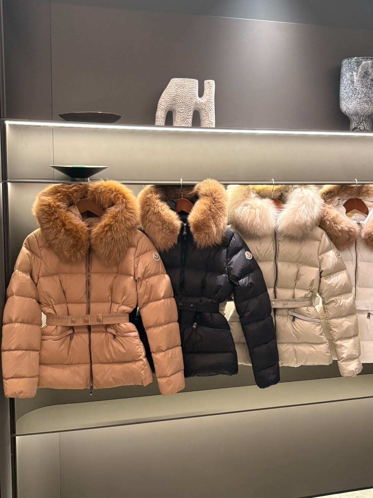 کاپشن زنانه برند Moncler