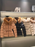 کاپشن زنانه برند Moncler