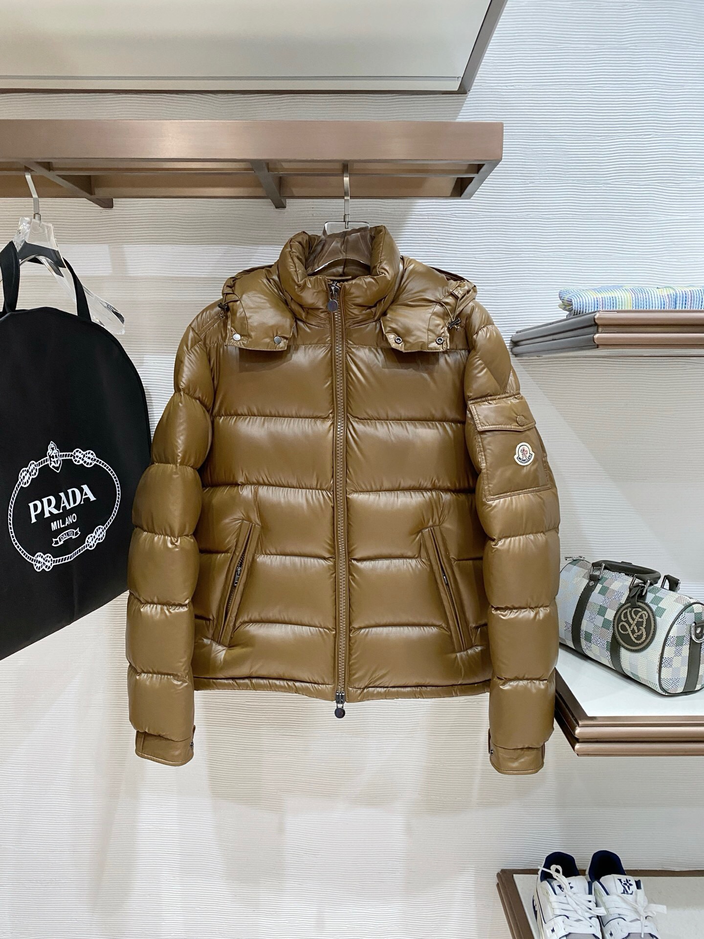 کاپشن مردانه برند Moncler