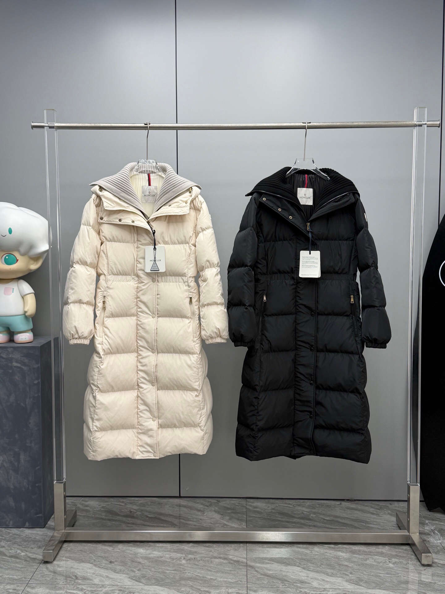 کاپشن زنانه برند Moncler