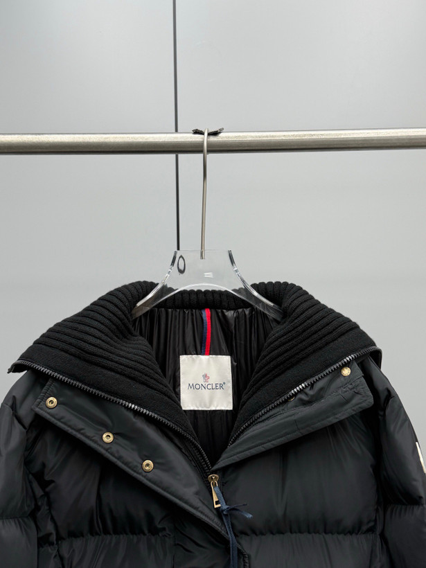 کاپشن زنانه برند Moncler