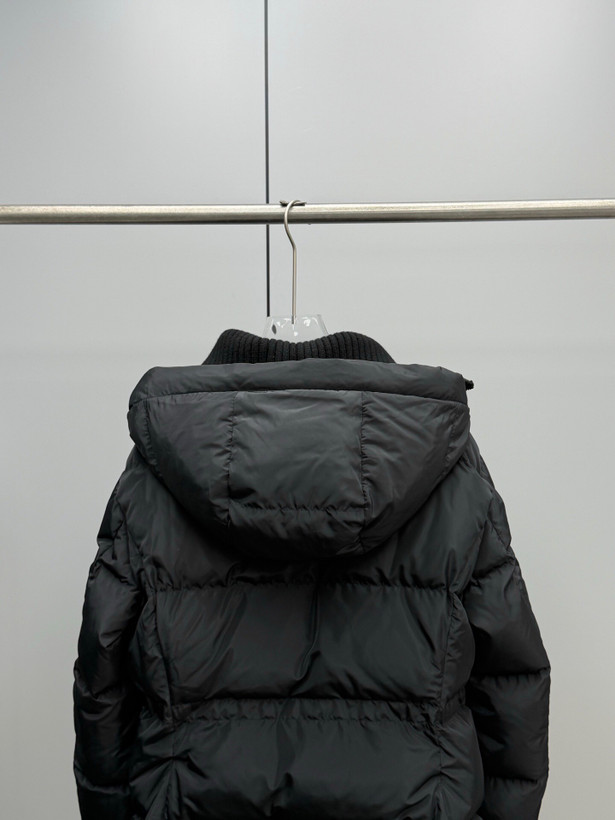 کاپشن زنانه برند Moncler