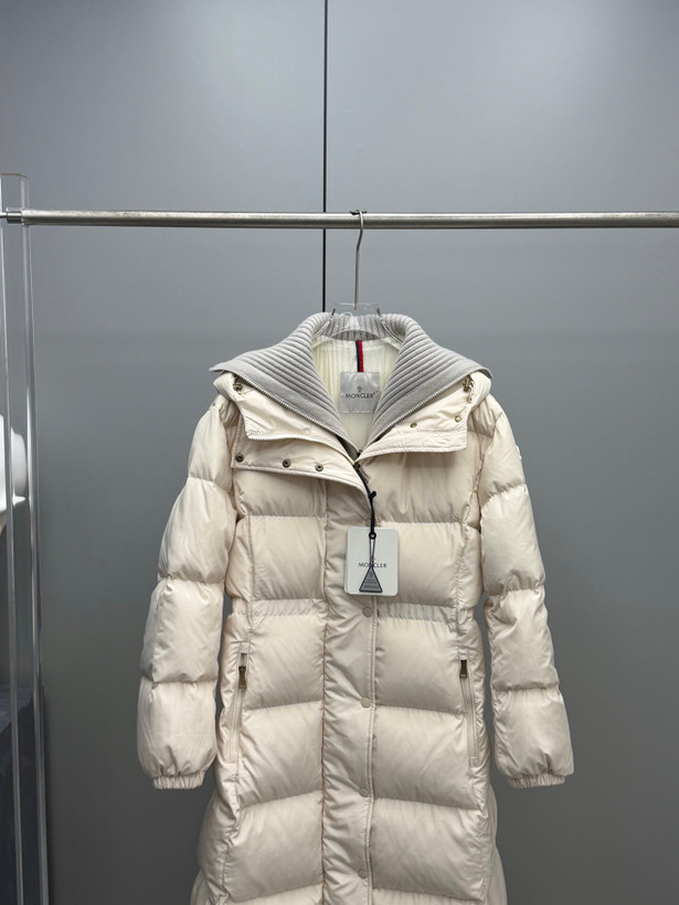 کاپشن زنانه برند Moncler