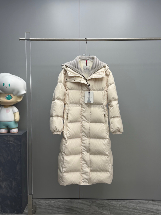 کاپشن زنانه برند Moncler