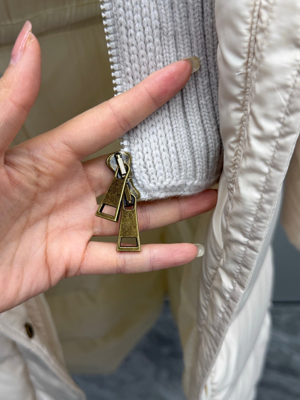 کاپشن زنانه برند Moncler