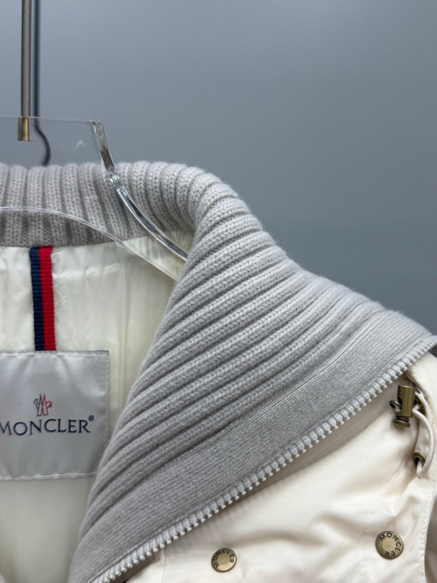 کاپشن زنانه برند Moncler