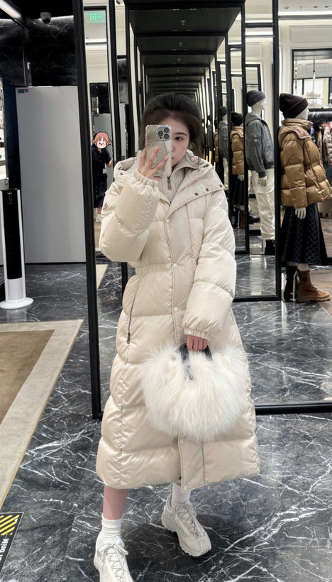 کاپشن زنانه برند Moncler