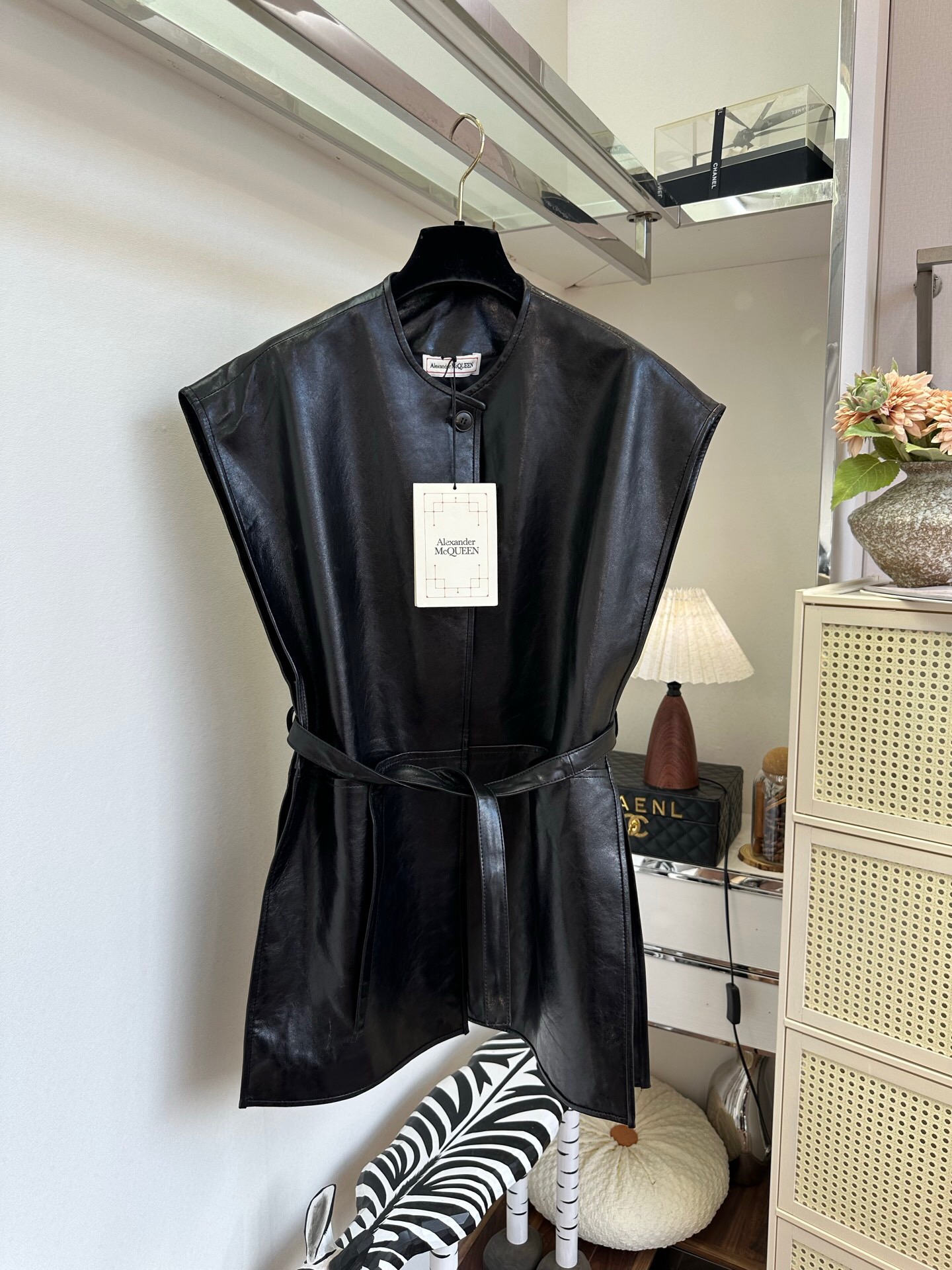 جلیقه چرم زنانه برند Alexander McQueen
