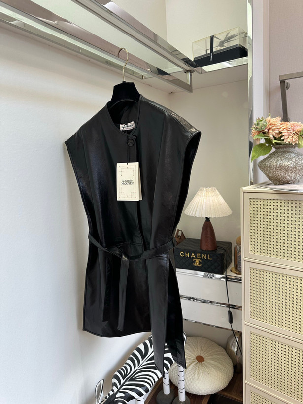 جلیقه چرم زنانه برند Alexander McQueen