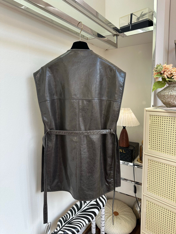 جلیقه چرم زنانه برند Alexander McQueen