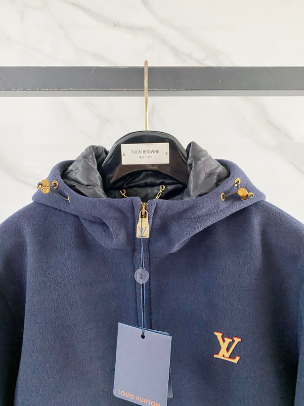 کاپشن برند Louis Vuitton